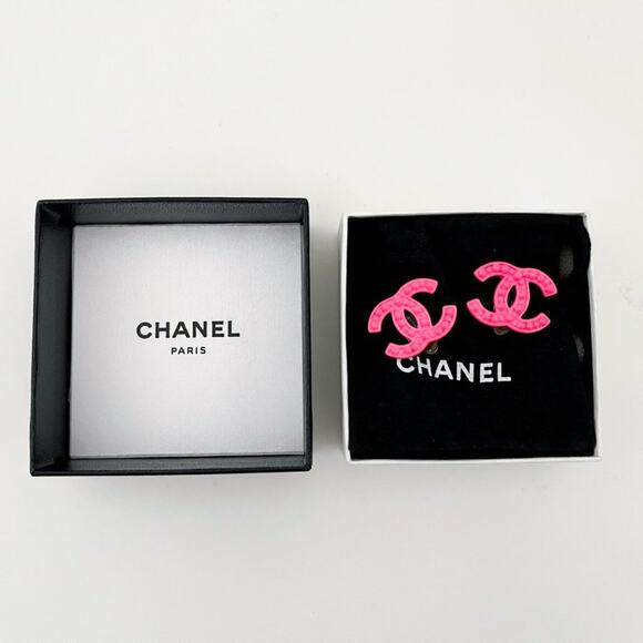 CHANEL Neon Pink Logo CC Earrings Clip Vintage 2005 Y2K - Picture 15 of 15